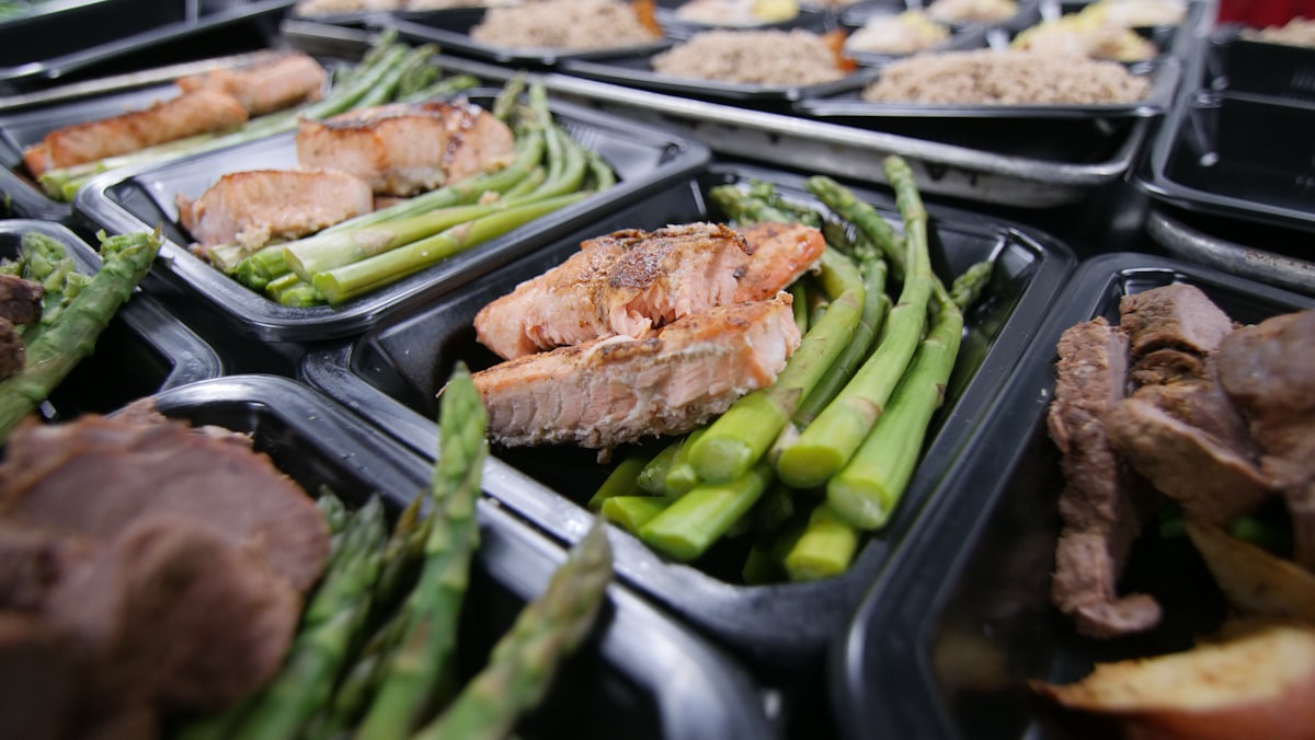 Macronutrient balance meal composition principles